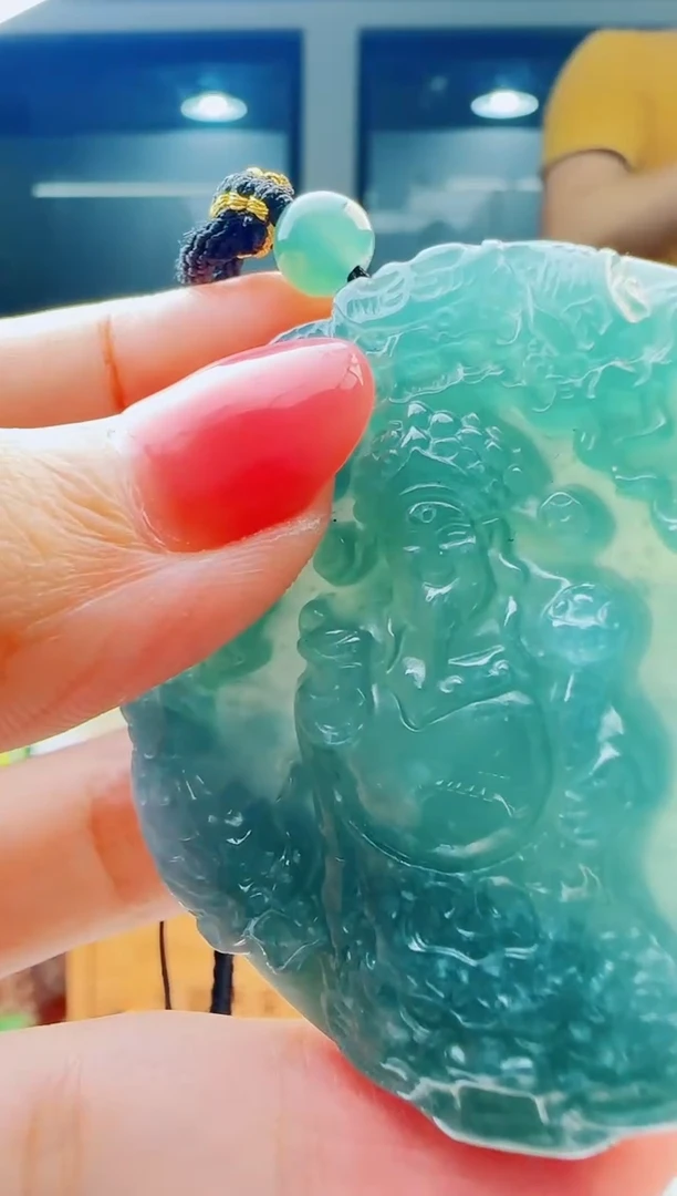 翡翠未镶嵌颈饰多样性发货其中一件