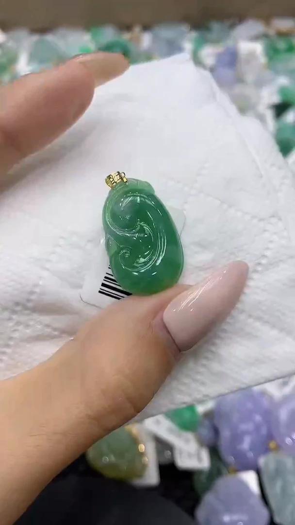 颈饰18K金镶嵌翡翠111111111111