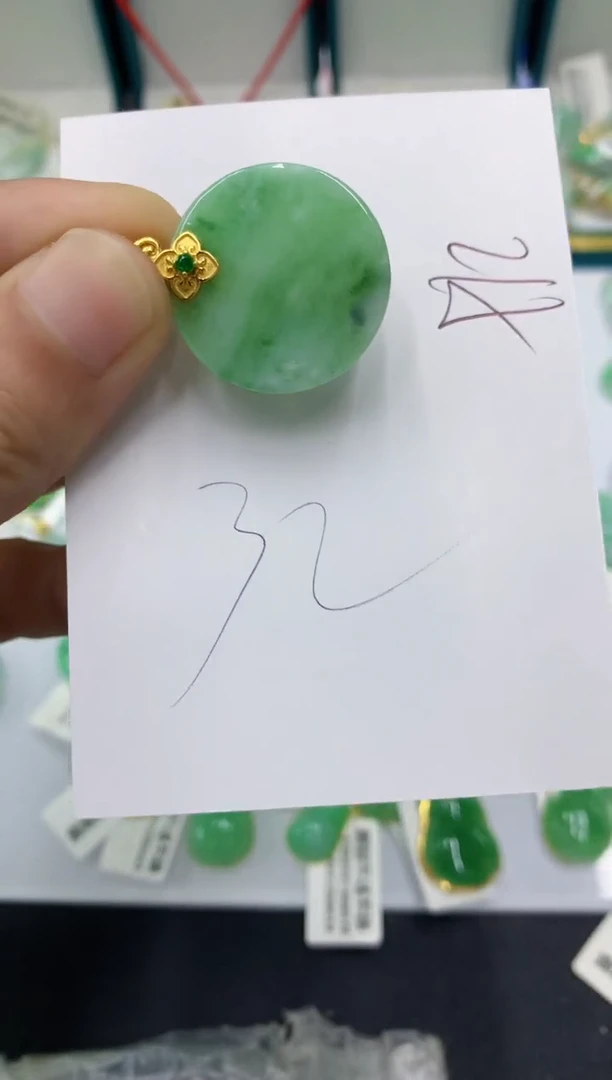 翡翠未镶嵌颈饰翡翠