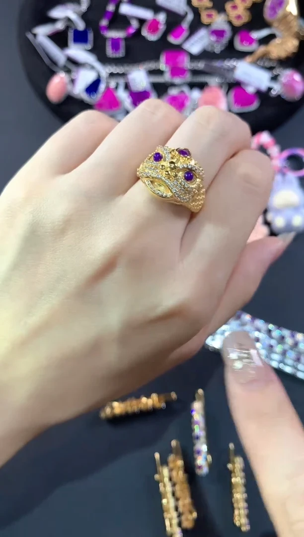 银S925镶嵌苏纪石（舒俱来）.戒指