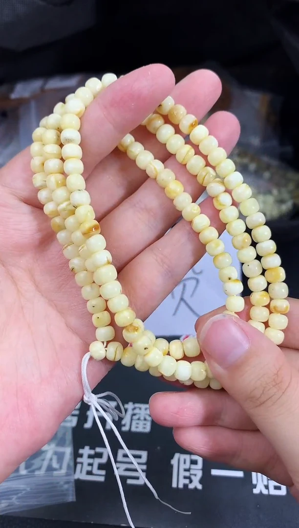 蜜蜡未镶嵌珠宝奇石150
