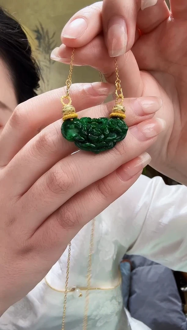 颈饰未镶嵌翡翠吊坠