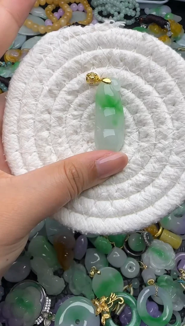 颈饰未镶嵌翡翠缅甸翡翠吊坠