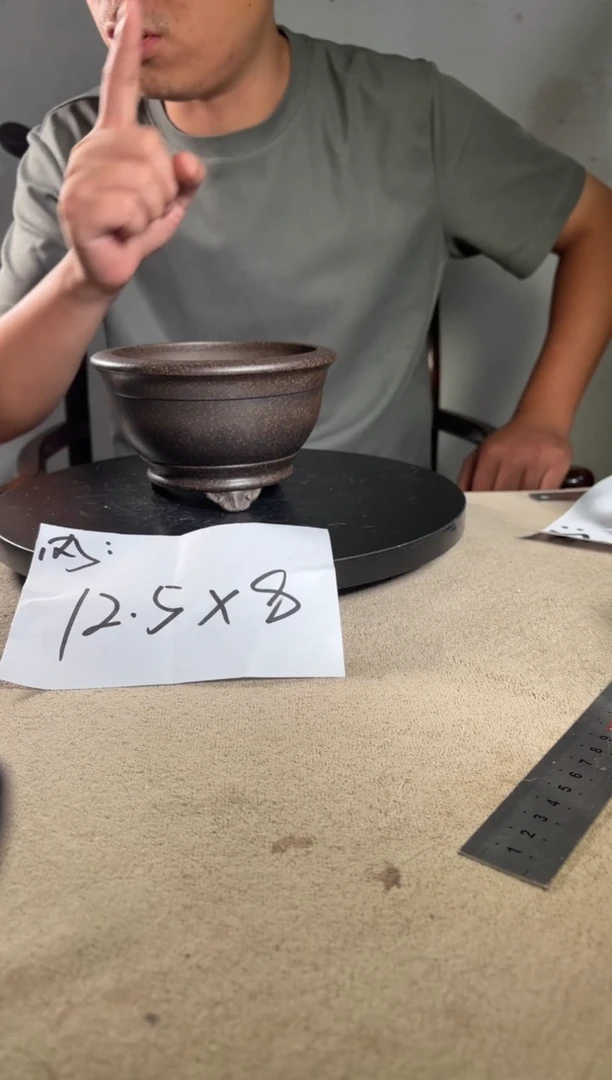 A宜兴紫砂小花盆