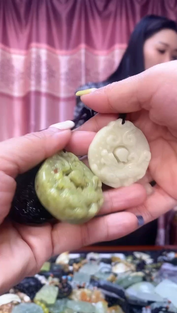 未镶嵌岫玉吊坠多样性发其中之一  挂坠