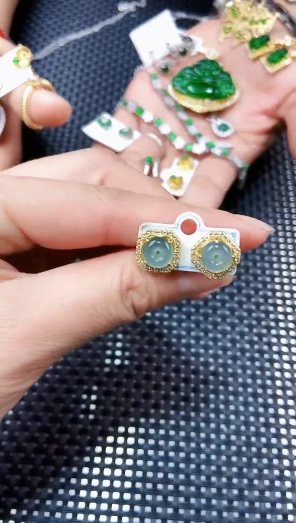 【闪购商品】翡翠耳饰未镶嵌111111111