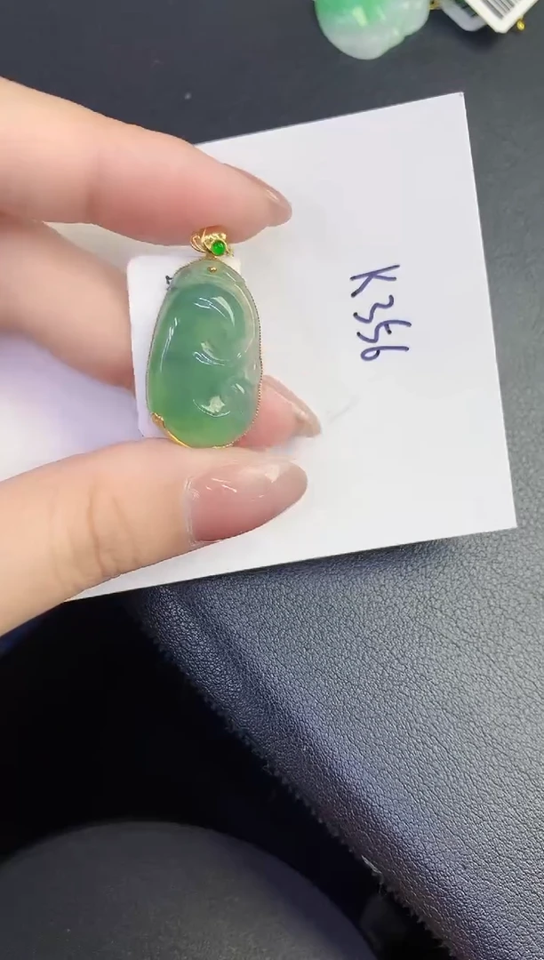 颈饰18K金镶嵌翡翠缅甸天然翡翠A货