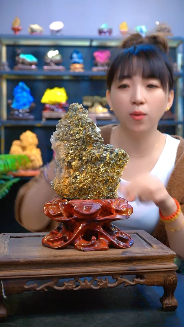 石材颜色漂亮，造型奇特