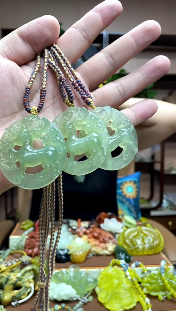 未镶嵌岫玉吊坠多样性发货发其中之一