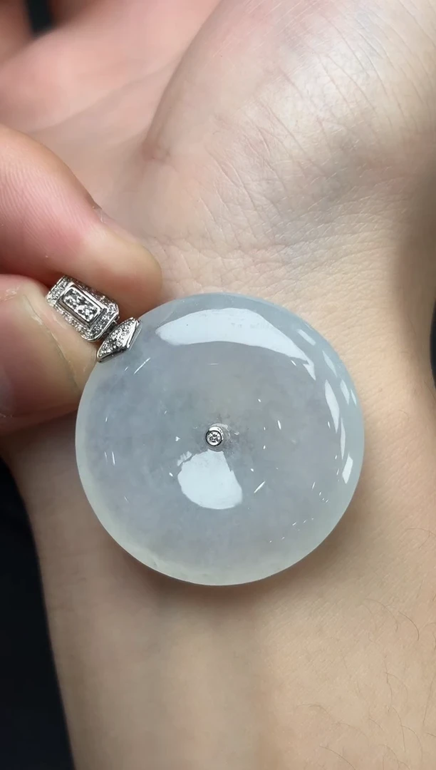 18K金镶嵌挂件翡翠平安扣