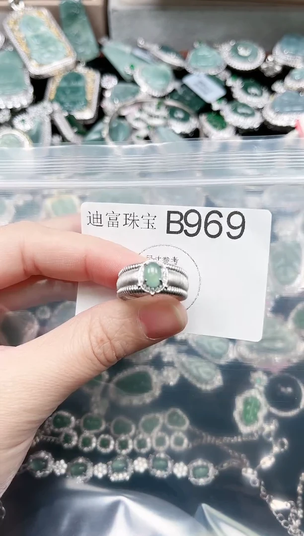 【闪购商品】翡翠颈饰未镶嵌969赠皮绳