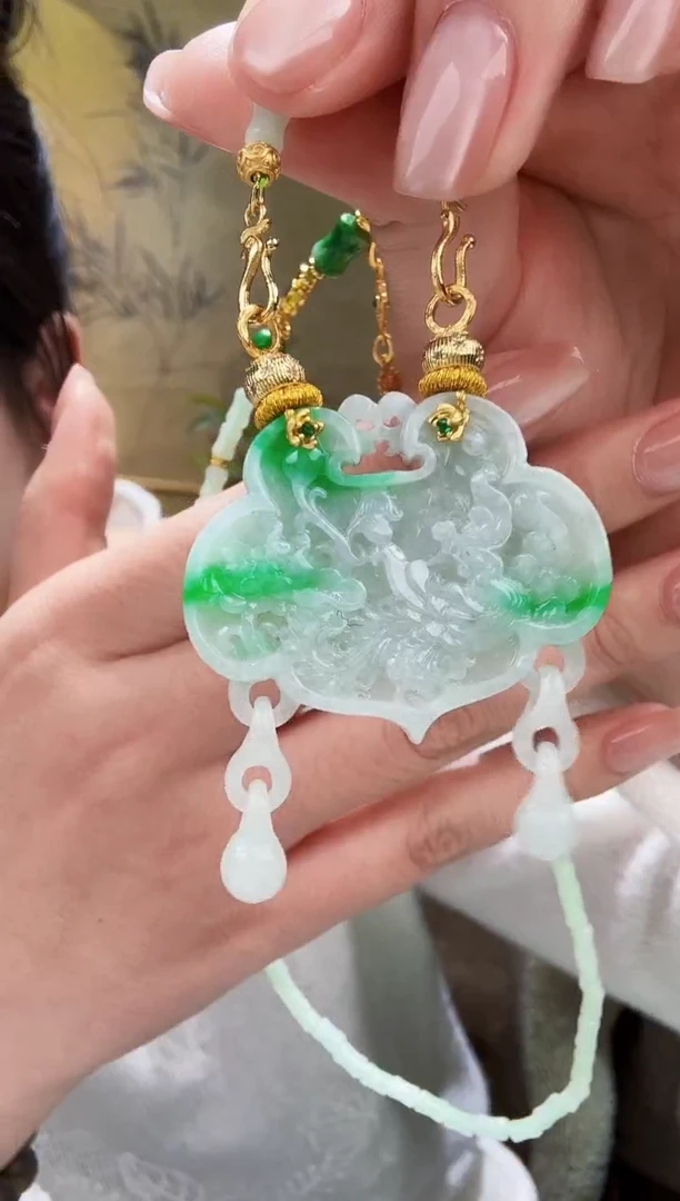 颈饰未镶嵌翡翠吊坠