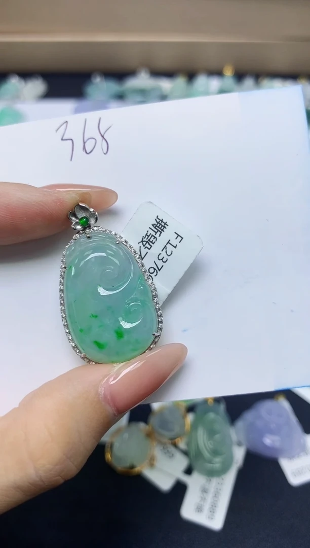 颈饰18K金镶嵌翡翠天然缅甸A货翡翠百元以上9元证书费自理