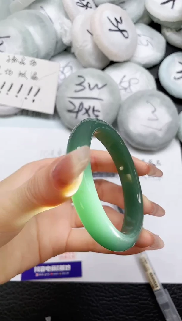 石英质玉手镯未镶嵌256-58