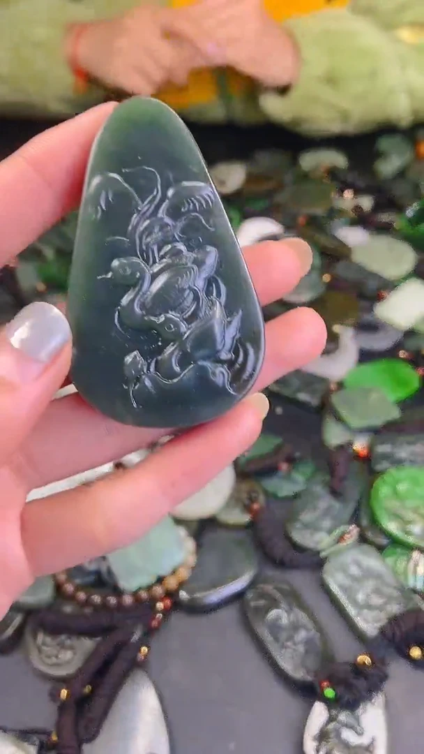 颈饰未镶嵌和田玉1