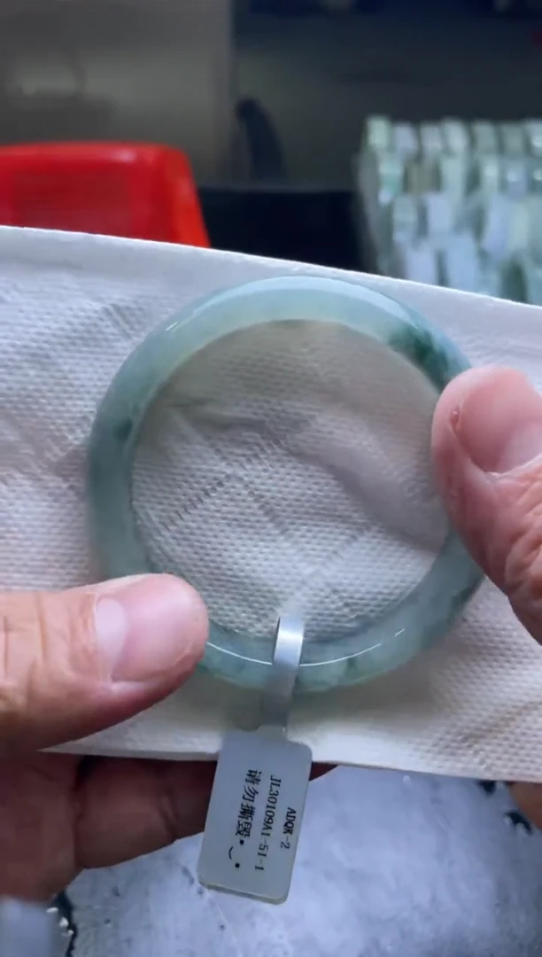 未镶嵌手镯定制翡翠月****?成品手镯