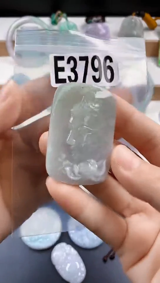 颈饰未镶嵌翡翠天然翡翠吊坠挂件