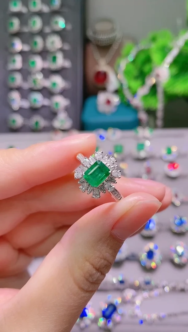 18K金镶嵌18K金戒指祖母绿.