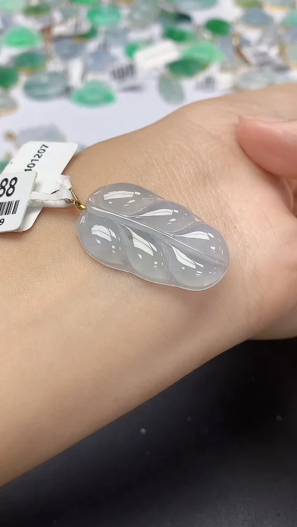 翡翠18K金镶嵌颈饰天然缅甸a货翡翠