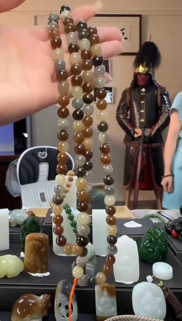 和田玉未镶嵌颈饰楼兰三彩圆珠长链