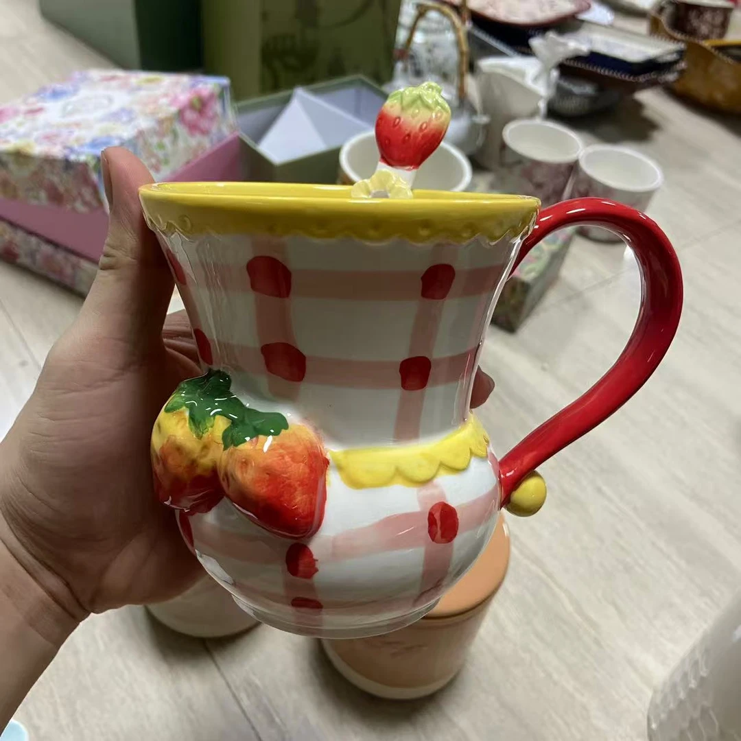 红色格子立体草莓-马克杯加勺