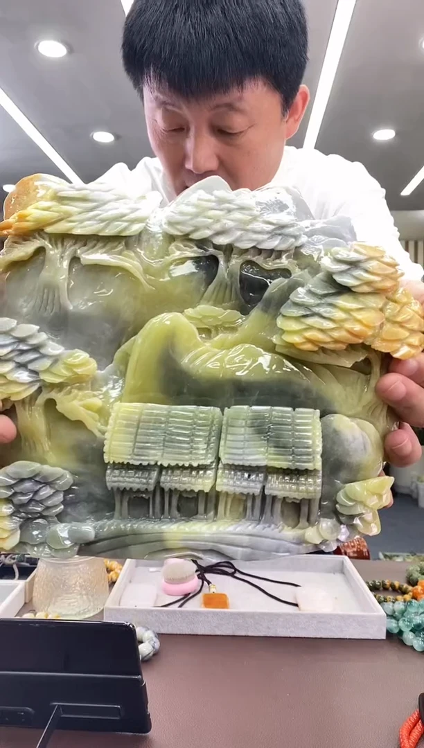 蛇纹石玉（覆膜）未镶嵌珠宝奇石摆件