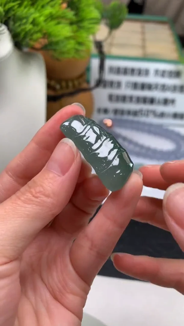 颈饰未镶嵌翡翠多*---124877