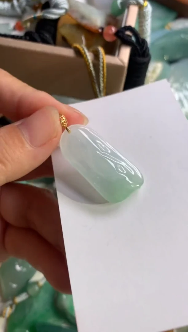 【闪购商品】翡翠颈饰18K金镶嵌吊坠