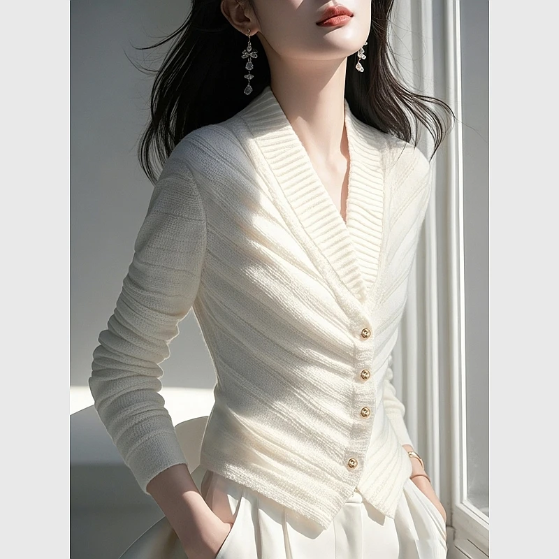 今年流行独特漂亮白色毛衣女2024冬季高级感超好看针织衫内搭上衣