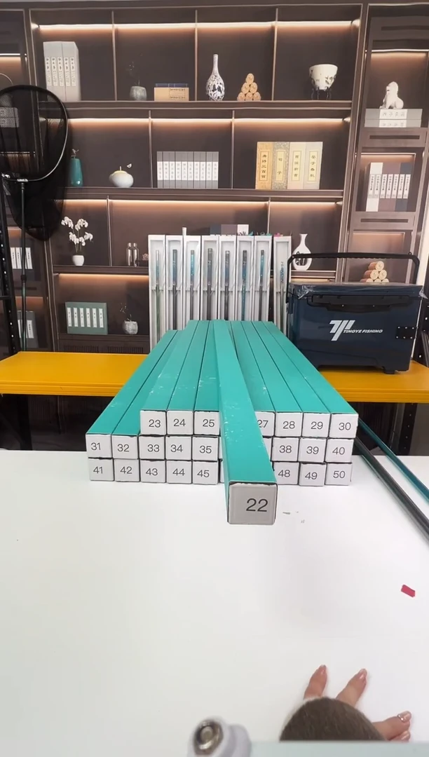 碳素1.8m以下22号鱼竿钓箱随机出