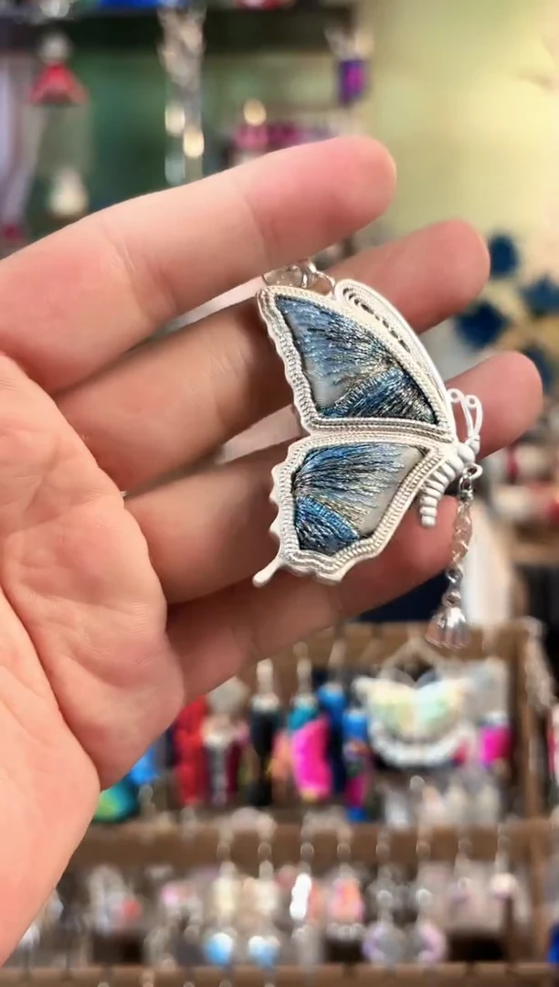 彩云南阁非遗老绣饰品595*