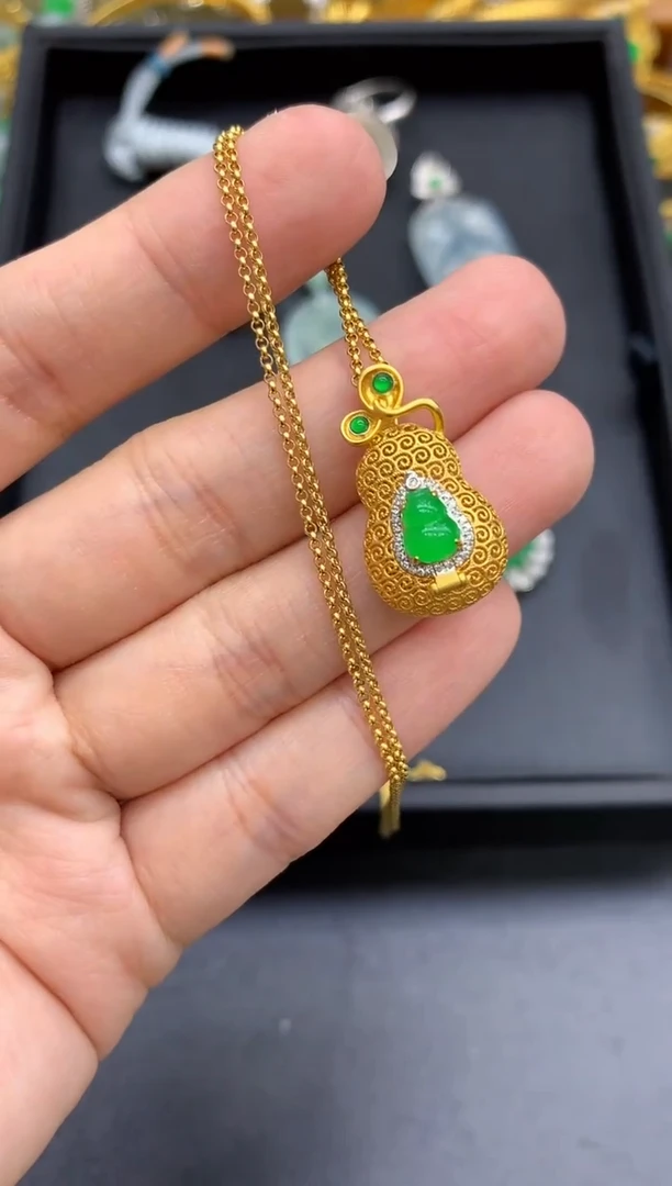 颈饰18K金镶嵌翡翠696-中国好珍宝