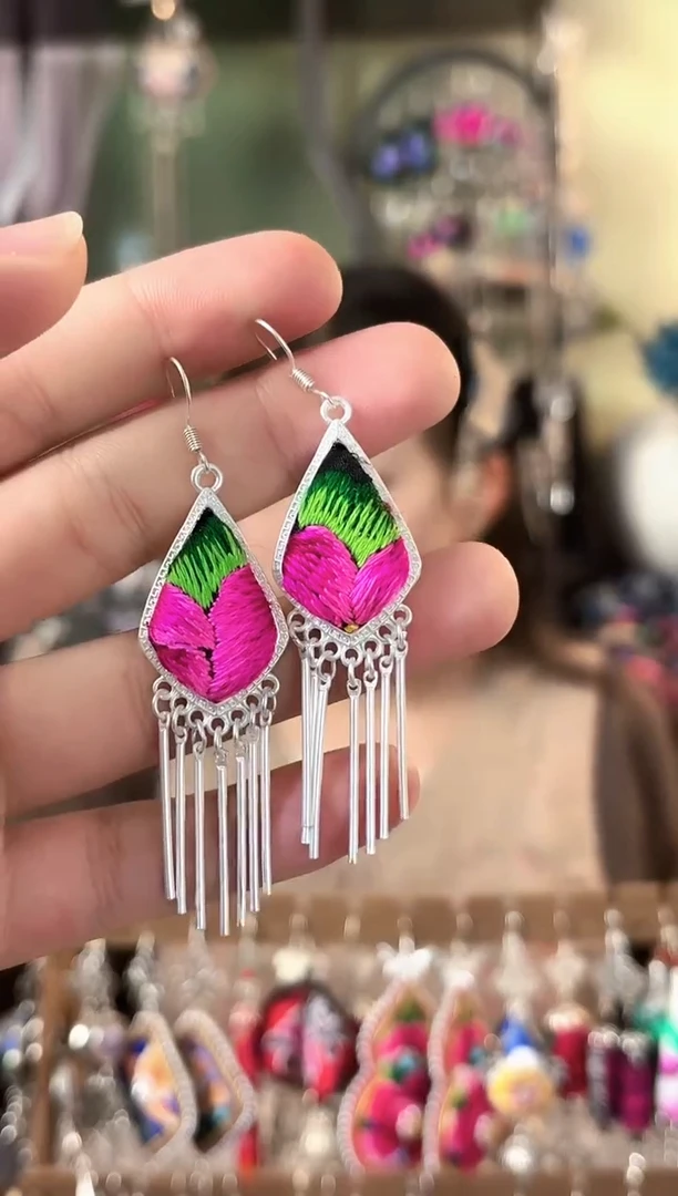 彩云南阁非遗老绣苗银饰品106