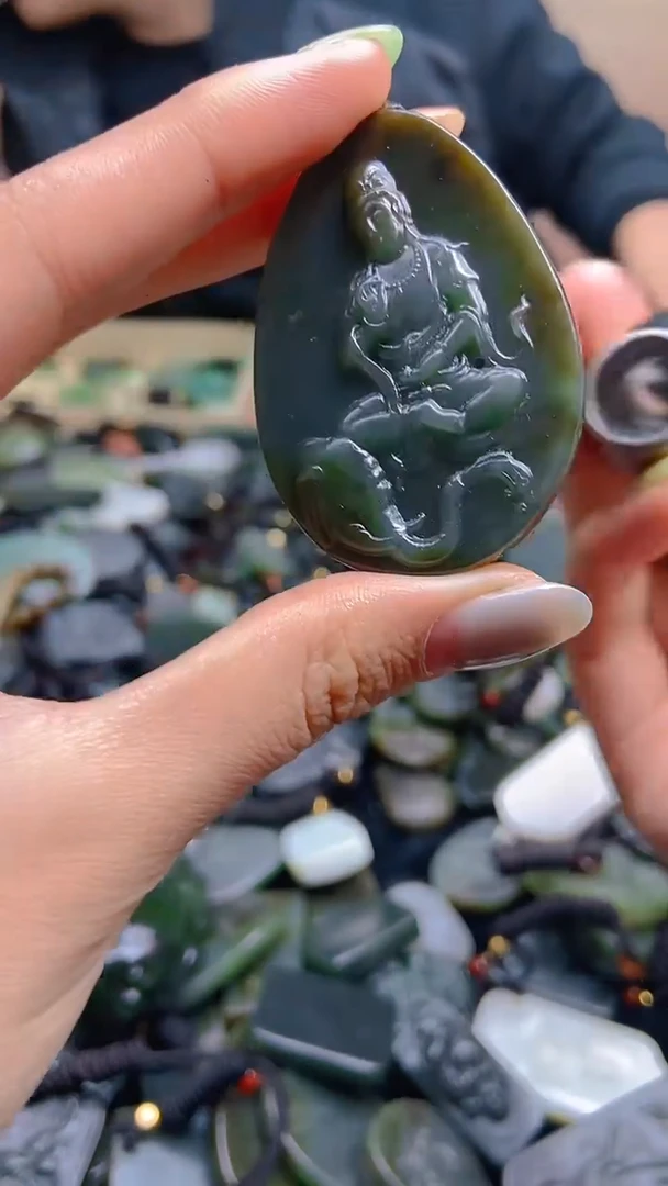 颈饰未镶嵌和田玉1