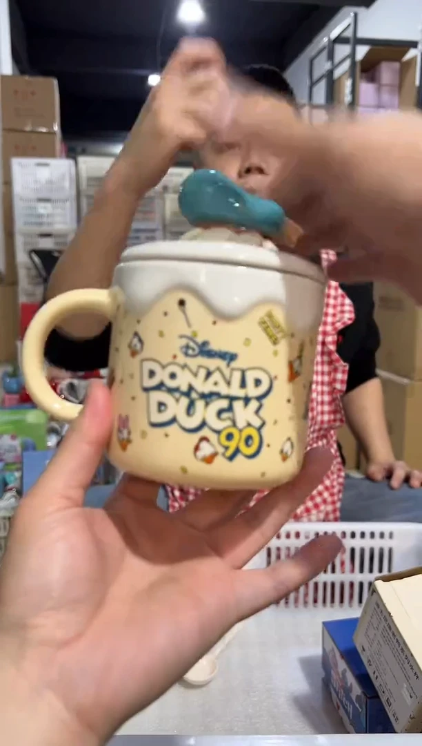 【闪购商品】杯原盒90周年唐老鸭带盖杯