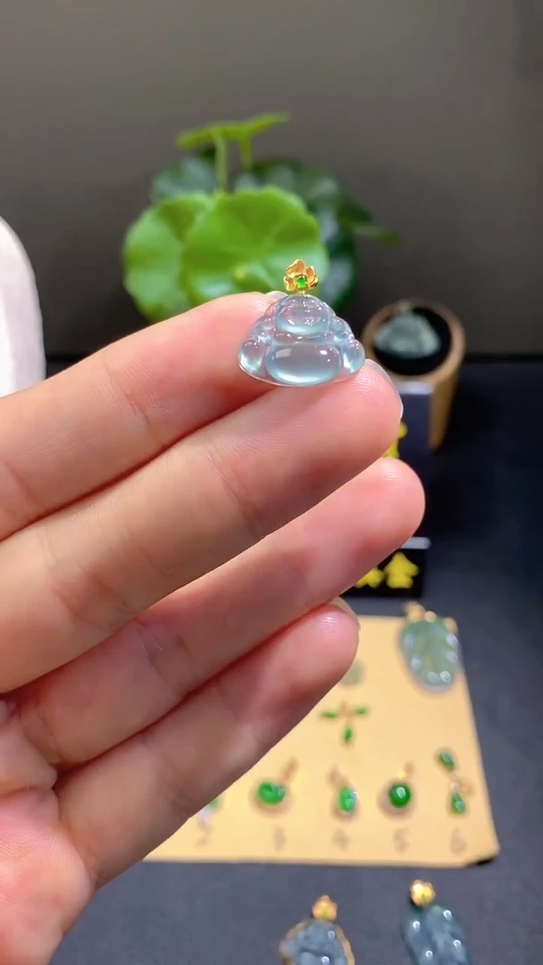 颈饰18K金镶嵌翡翠翡翠A货
