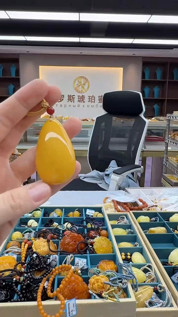 琥珀颈饰未镶嵌109秒拍号 假一罚三