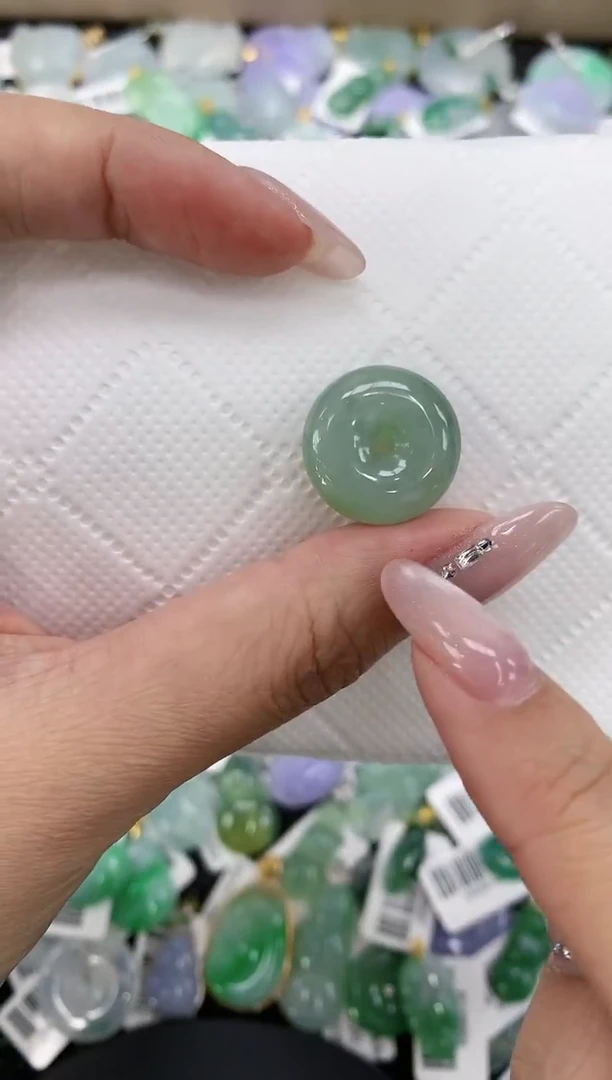 颈饰未镶嵌翡翠1