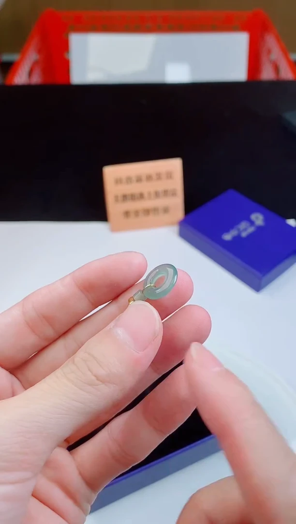 颈饰未镶嵌翡翠  ·