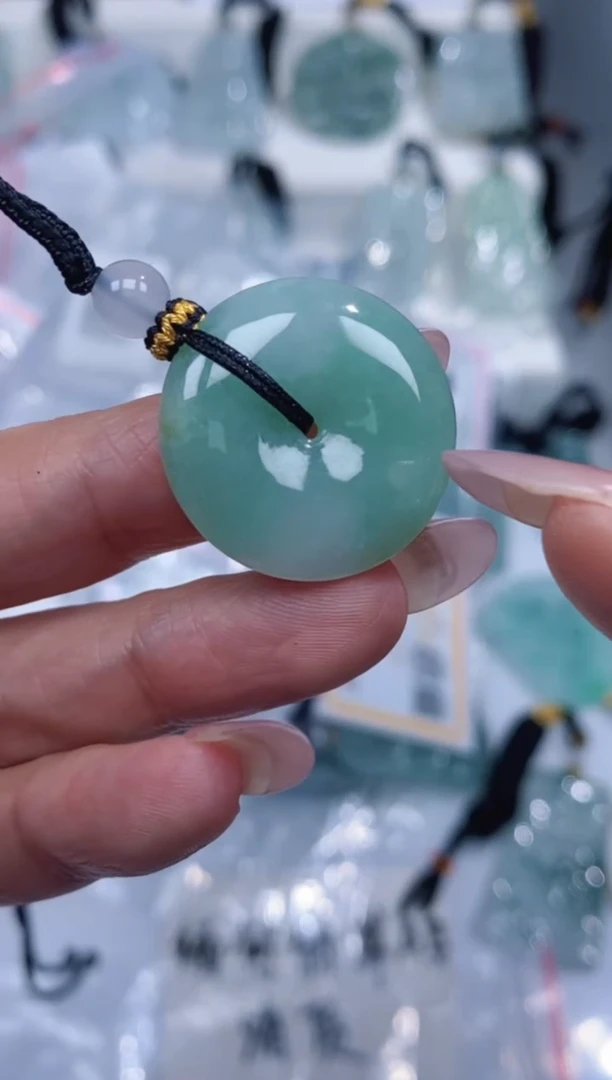 颈饰未镶嵌翡翠吊坠