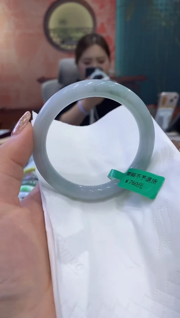 【闪购商品】翡翠手镯未镶嵌多人0011886