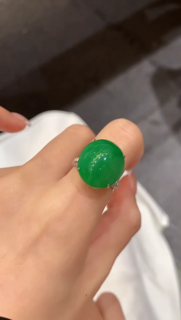 翡翠戒指18K金镶嵌多样性发其一