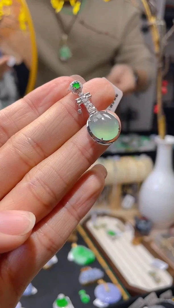 【闪购商品】翡翠颈饰18K金镶嵌假一赔三