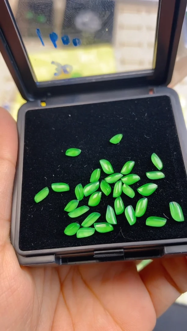 定制翡翠未镶嵌天然翡翠蛋面61