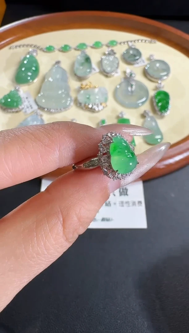 【闪购商品】翡翠吊坠(不含链)18K金镶嵌【假一罚三】钻石镶嵌