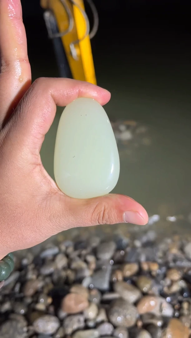 未镶嵌和田玉挂件羊脂白