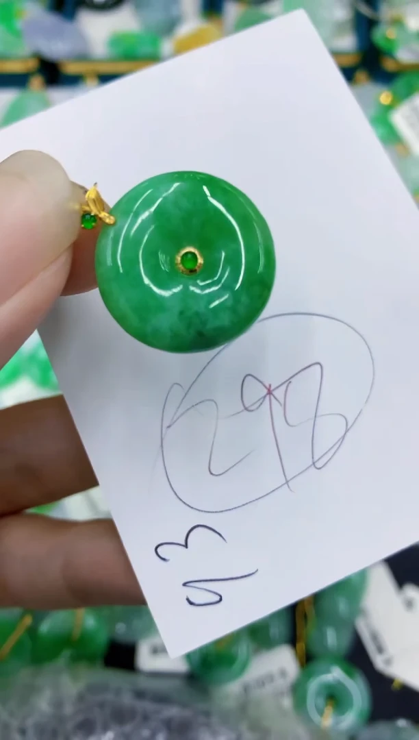 翡翠18K金镶嵌颈饰11111111111