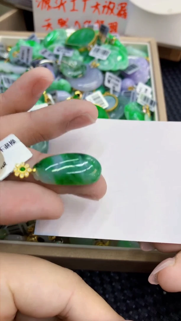 翡翠未镶嵌吊坠(不含链)1