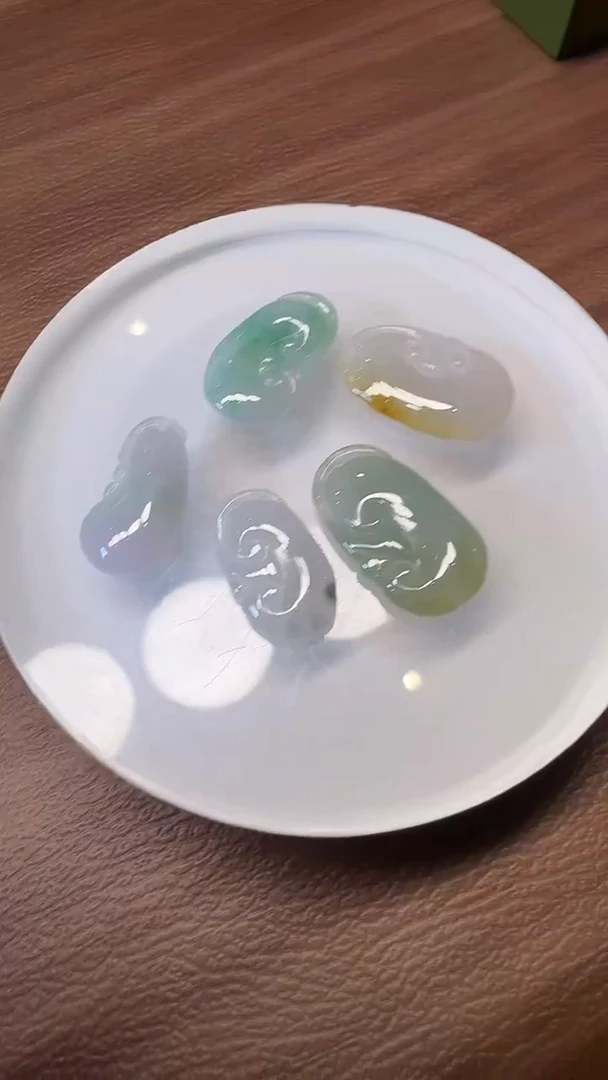 翡翠未镶嵌颈饰翡翠吊坠