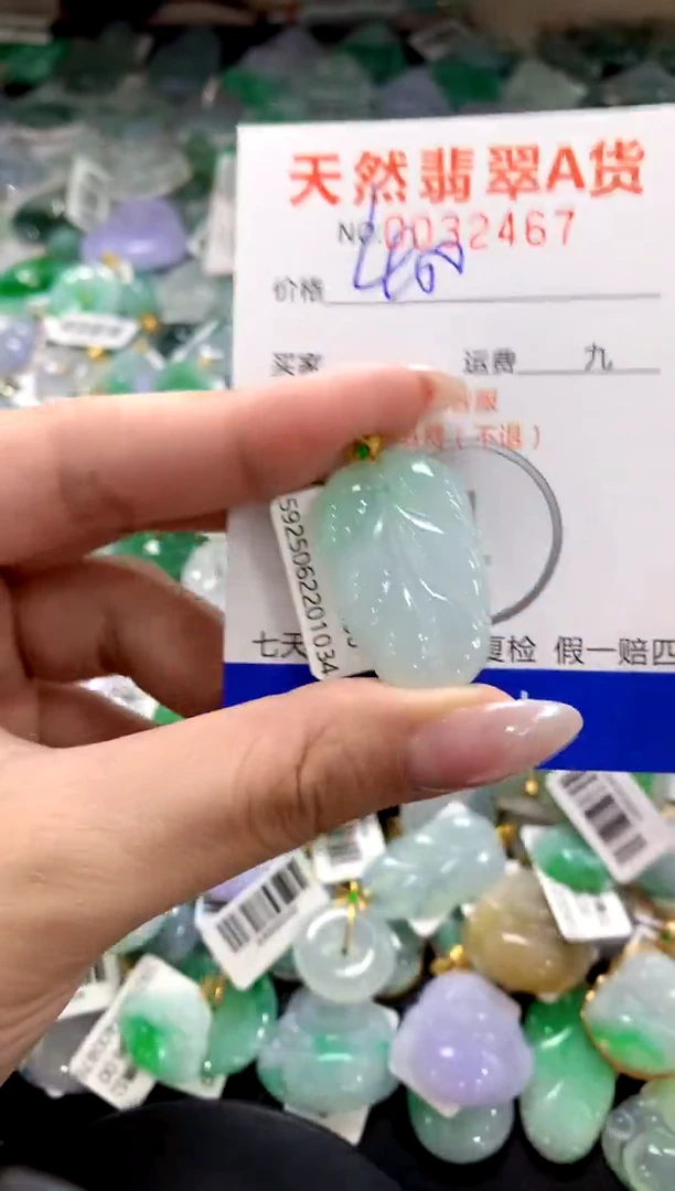 颈饰18K金镶嵌翡翠1111111111111111